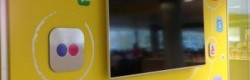 Ce mur appellé Social Network wall a pour objectif de mettre en avant l'importance du digital dans le quotidien de la marque afin que les employés soient sensibilisés à ces outils de communication
