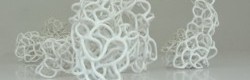 Objets éponges (2013)
Porcelaine et émail brillant
En partenariat avec l’Atelier 1280 degrés